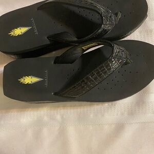 Volatile  Black Textured Flip Flops. Size 8. Great condition.